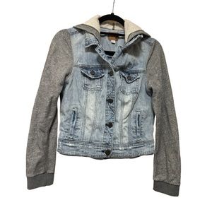 American Eagle Outfitters Women’s Denim Jacket Size Medium